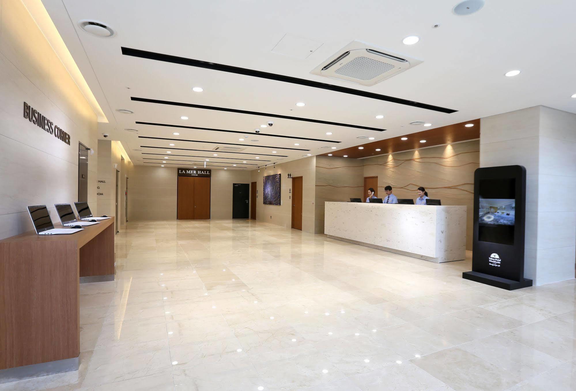 Seogwipo Js Hotel מראה חיצוני תמונה