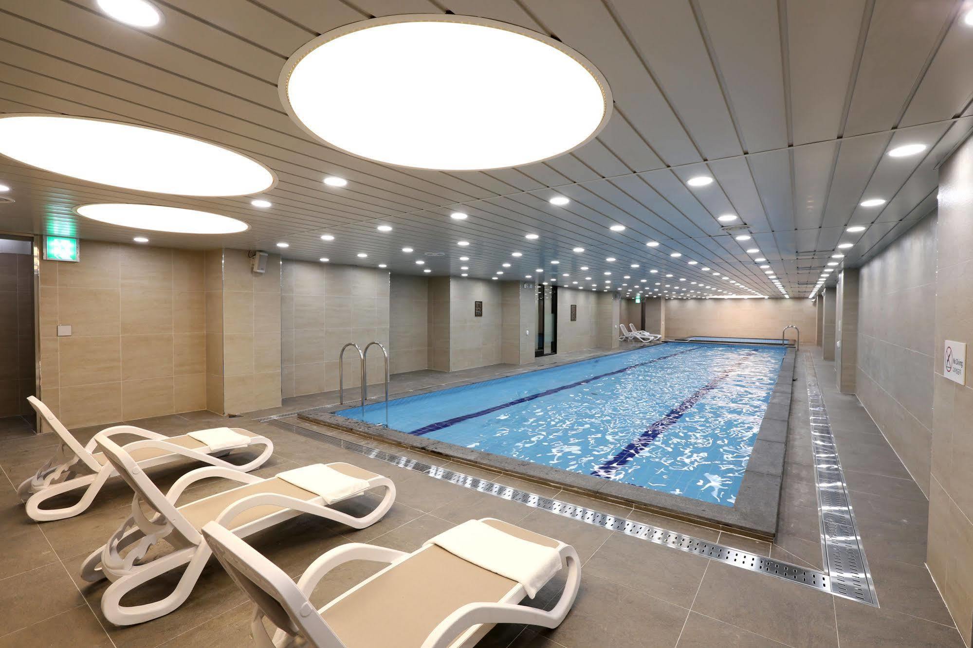 Seogwipo Js Hotel מראה חיצוני תמונה