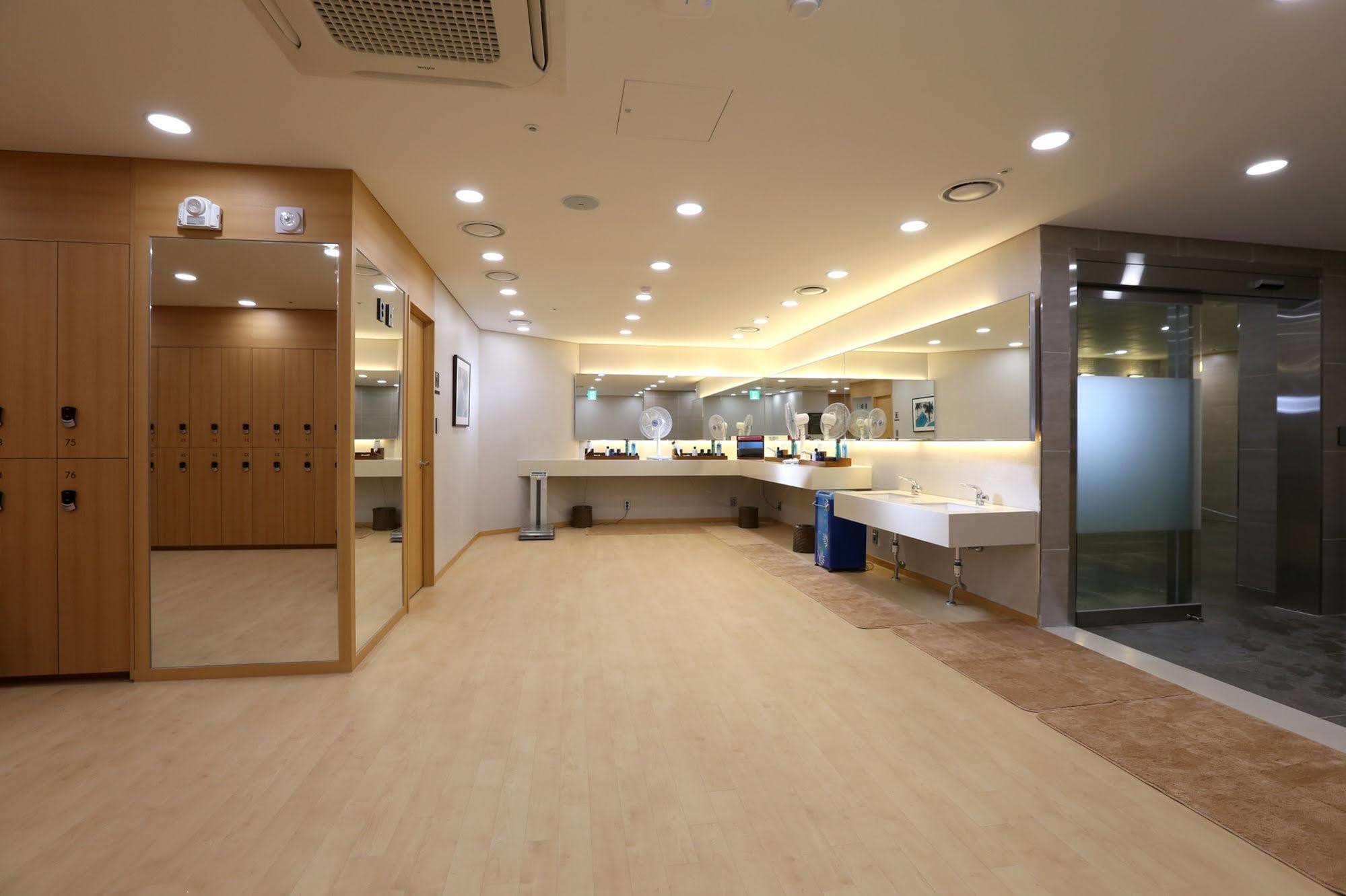 Seogwipo Js Hotel מראה חיצוני תמונה